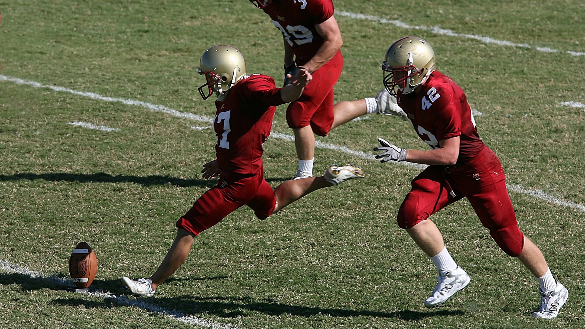 “快艇冲浪：东三叉湖赛场惊现极限运动的极速挑战”